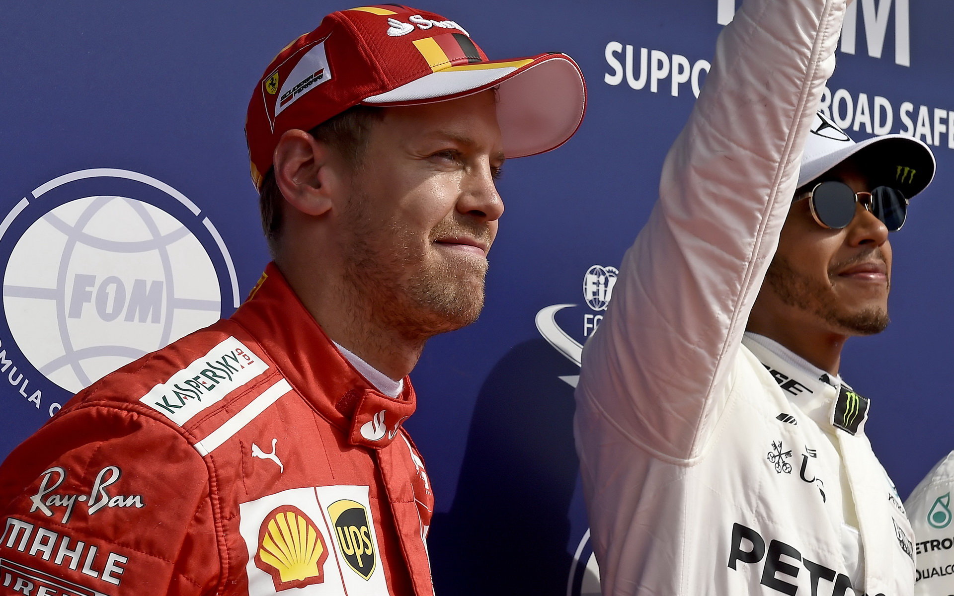 Sebastian Vettel a Lewis Hamilton po kvalifikaci v Belgii