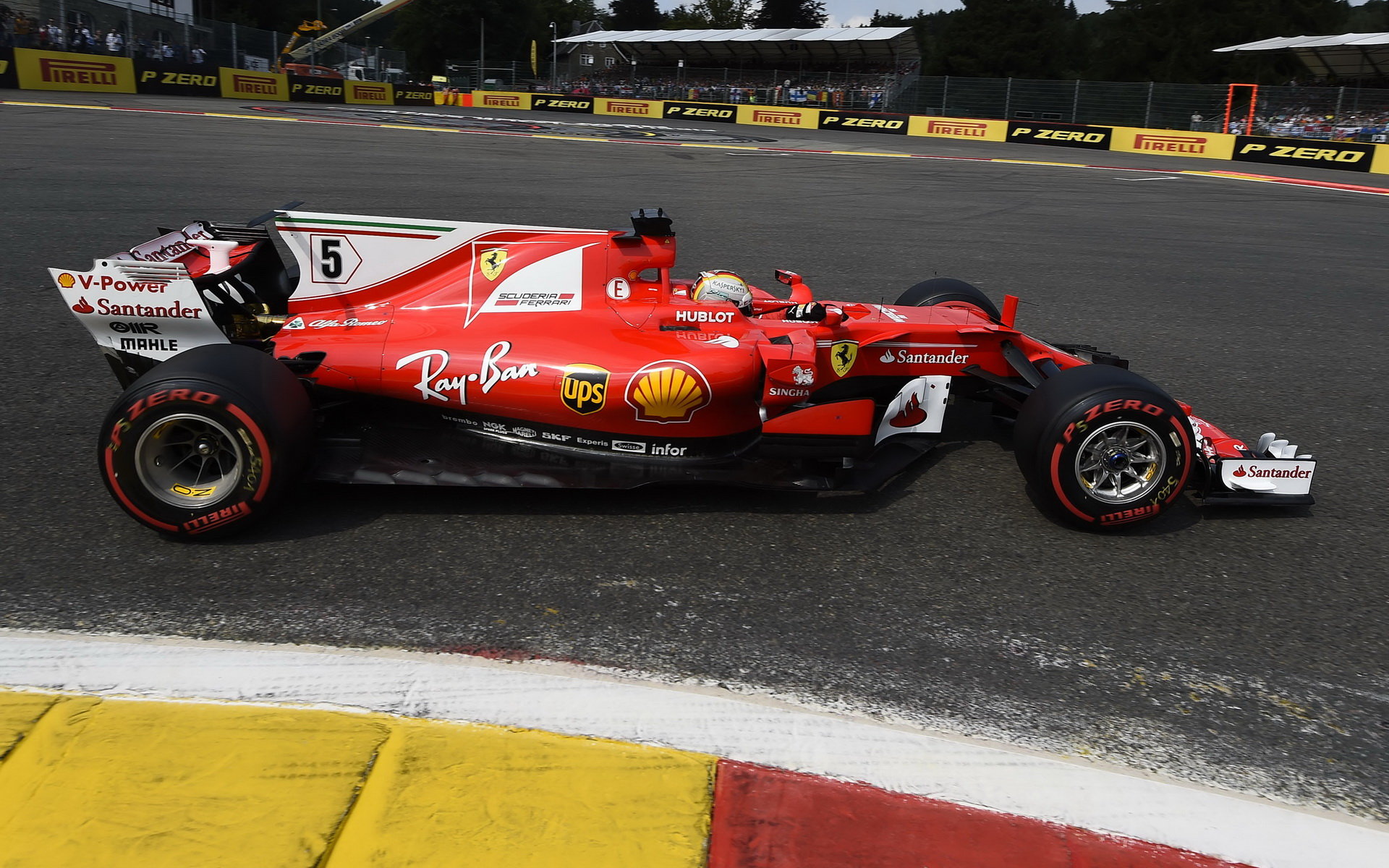 Sebastian Vettel s Ferrari SF70H v Belgii