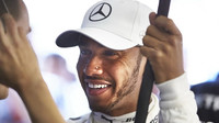 Lewis Hamilton vysvětloval na briefingu pilotů zdánlivou maličkost