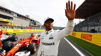 Lewis Hamilton po vítězné kvalifikaci v Belgii