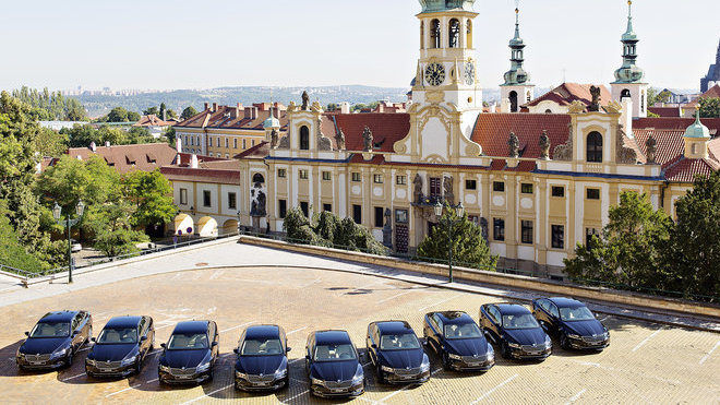 České velvyslance bude nově vozit Škoda Superb