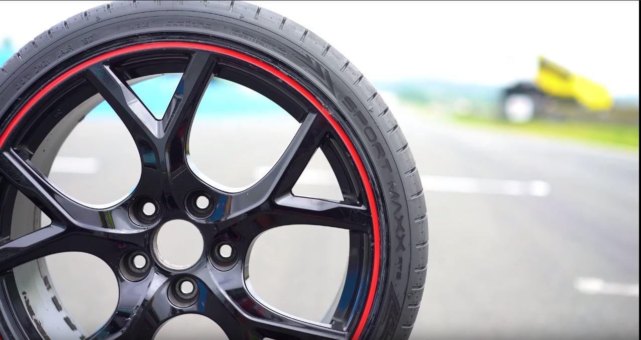 Názorný test pneumatik ukázal, o kolik dokáží zlepšit čas během jednoho kola