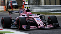 Esteban Ocon při tréninku v Itálii