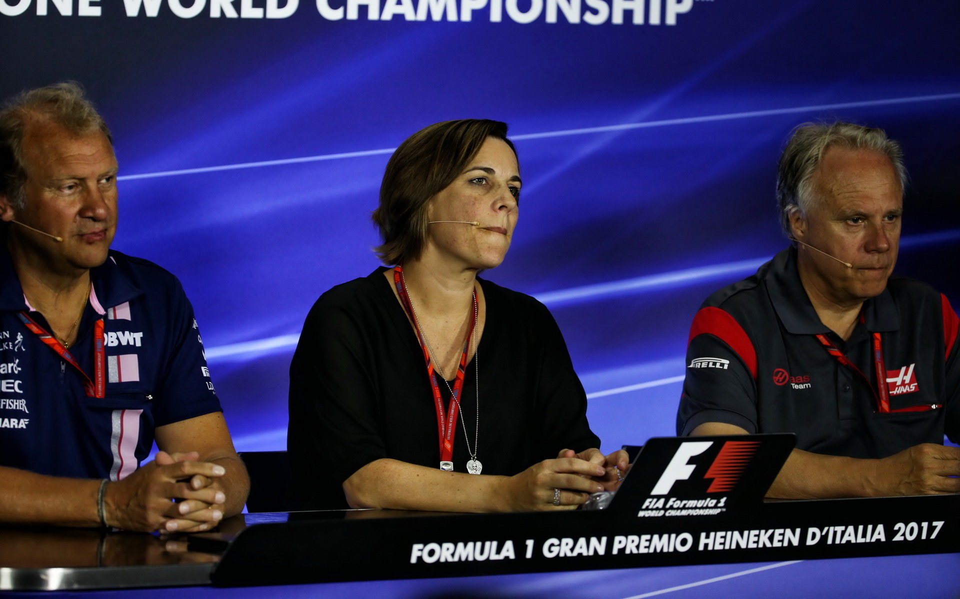 Fernley, Claire Williamsová a Gene Haas na tiskovce v Itálii