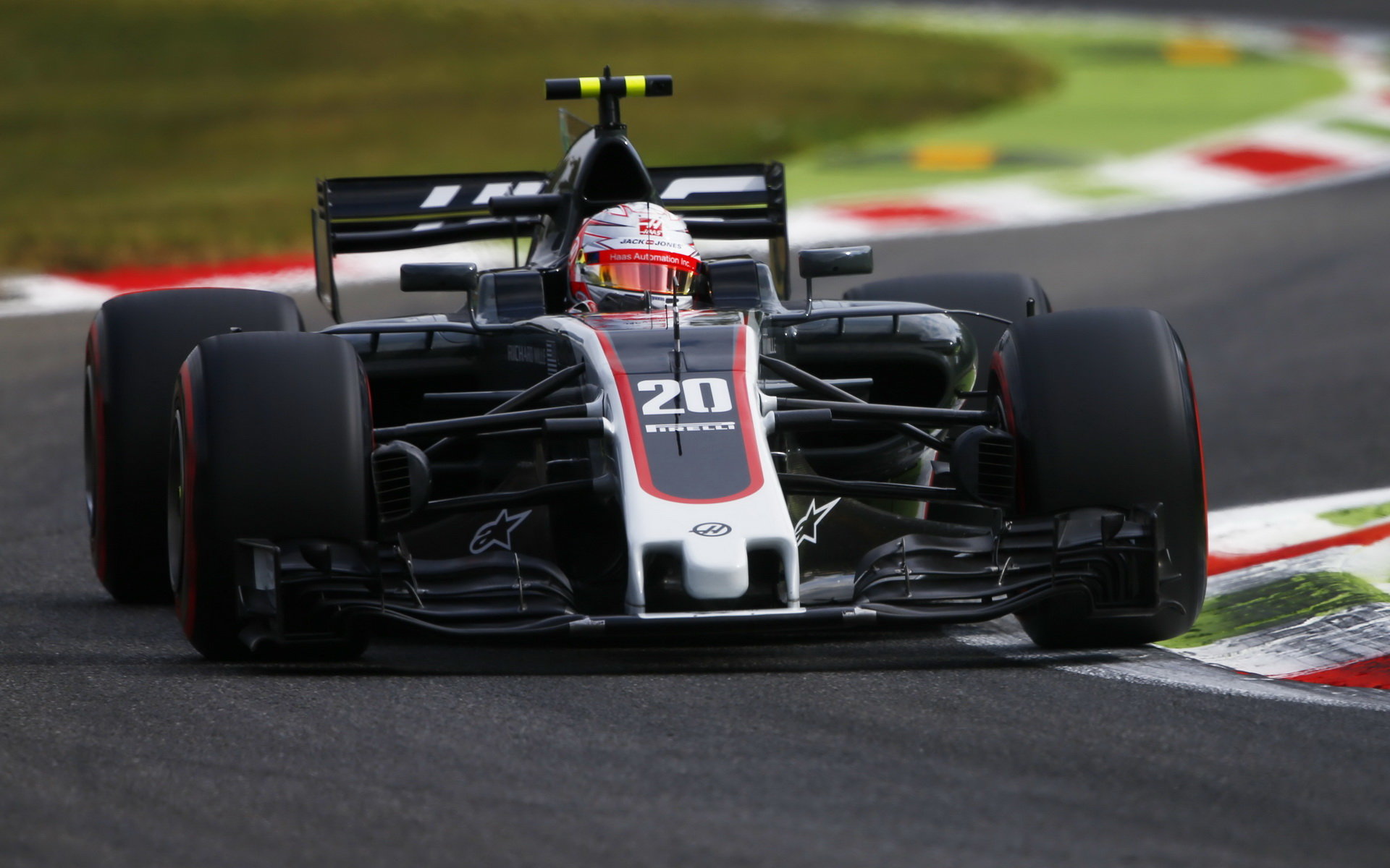 Kevin Magnussen při tréninku v Itálii