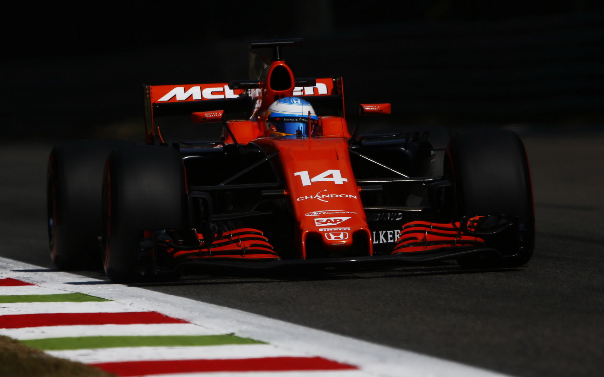 Fernando Alonso při tréninku v Itálii