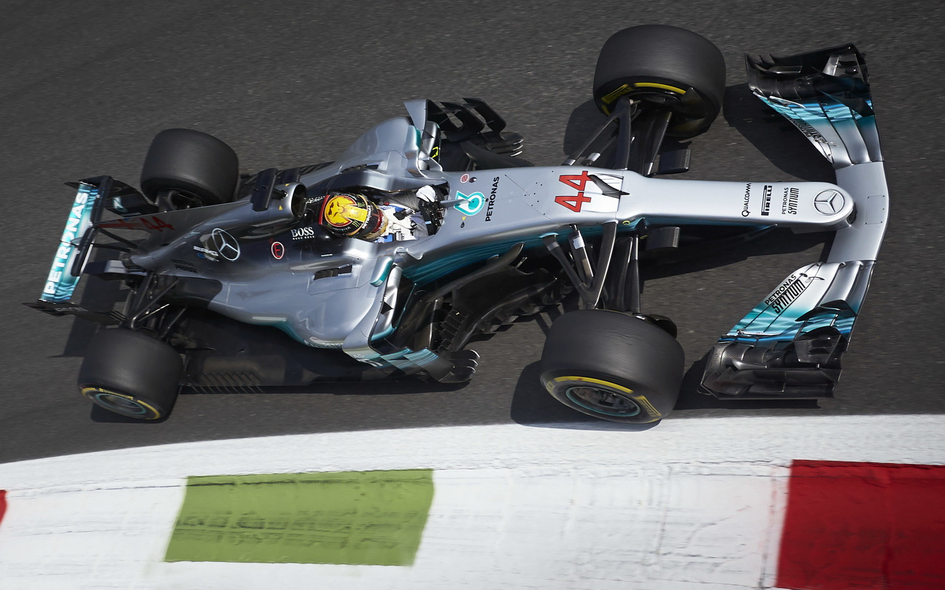 Mercedes na závodních tratích stále dominuje, letos si jede pro svůj 4. konstruktérský titul v řadě za sebou