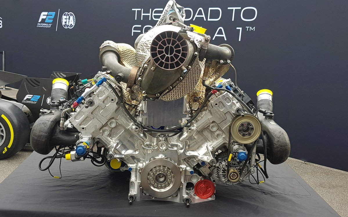 3,6litrový turbomotor používaný ve Formuli 2