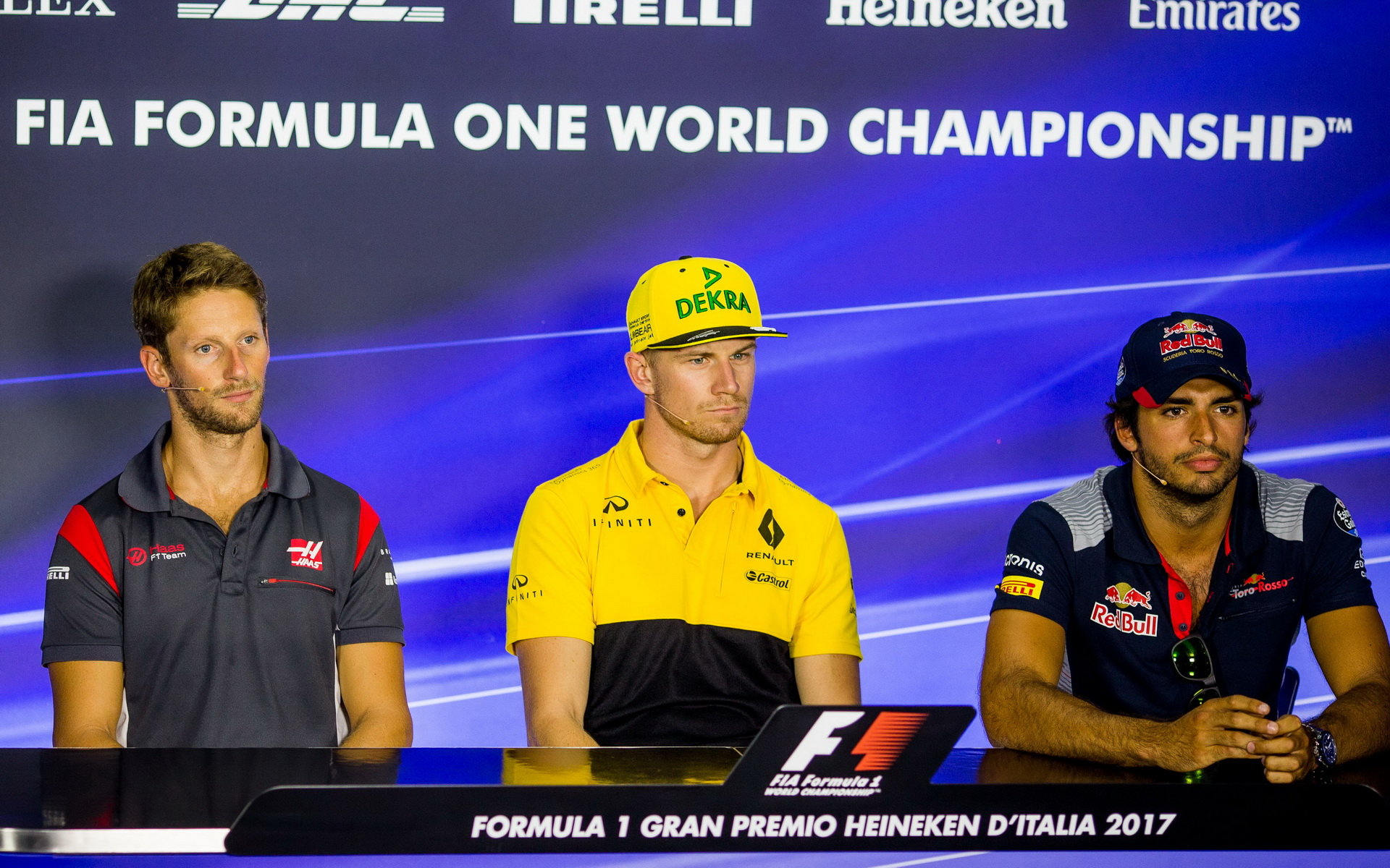 Romain Grosjean, Nico Hülkenberg a Carlos Sainz na tiskovce v Itálii