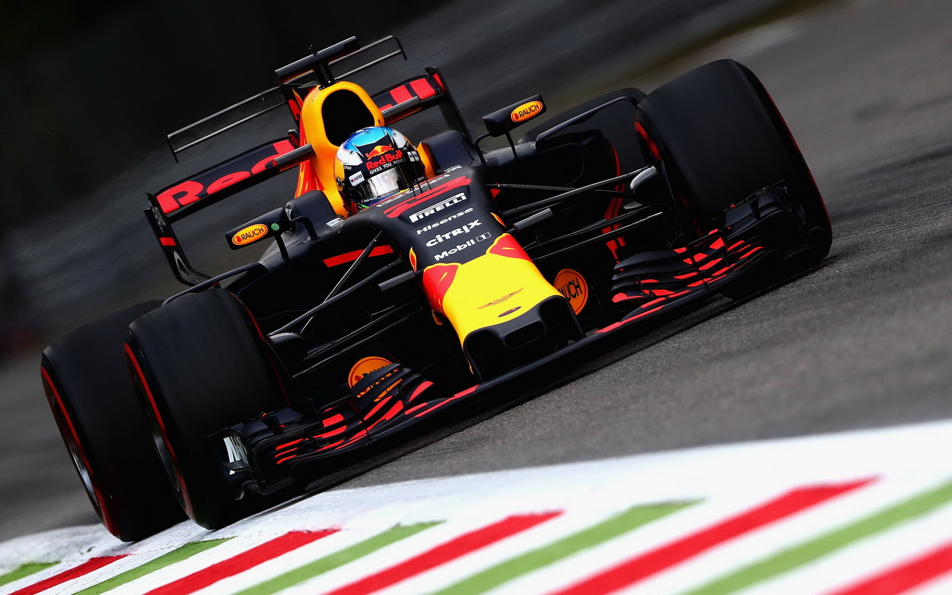 Daniel Ricciardo při tréninku v Itálii