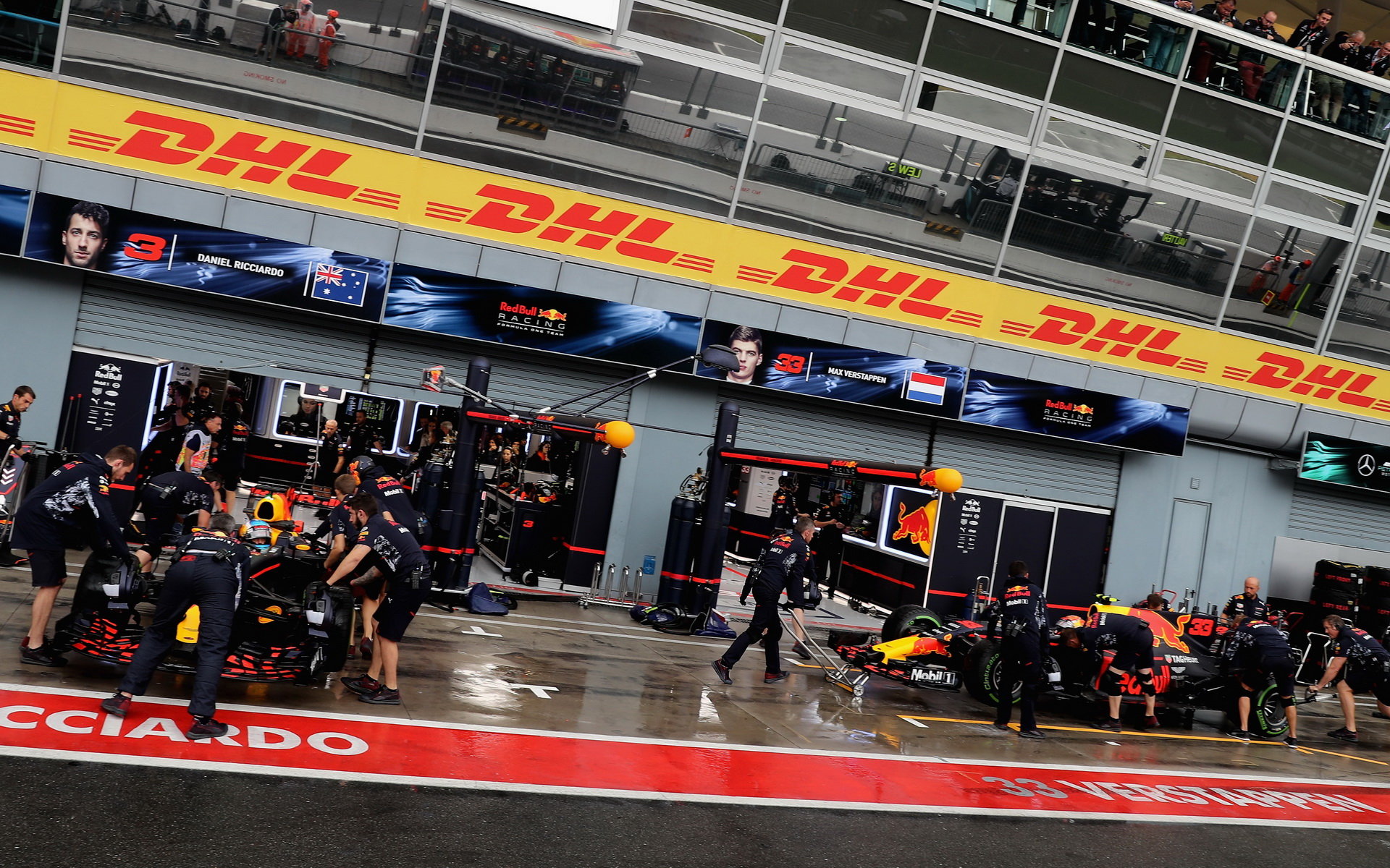 Boxy týmu Red Bull za deštivé kvalifikace v Itálii