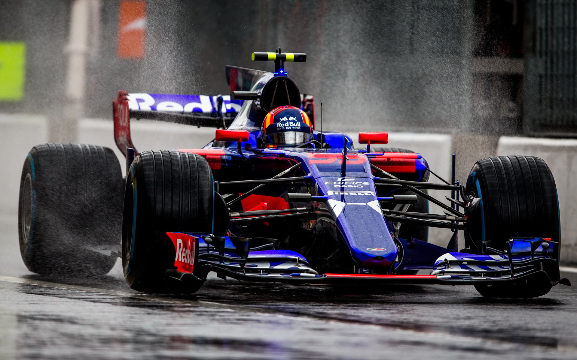 Carlos Sainz za deštivé kvalifikace v Itálii