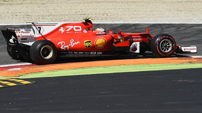 Kimi Räikkönen s Ferrari na Monze dojel až pátý za Danielem Ricciardem