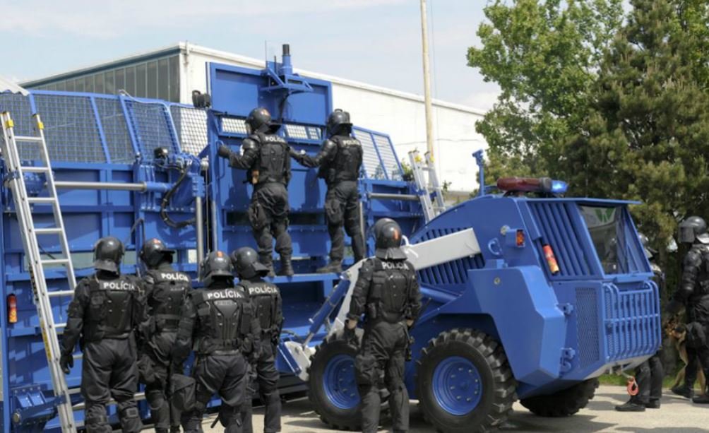 Policejní speciál Božena Riot určený k nasazení při demonstracích