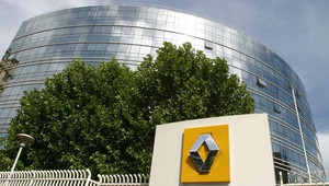 Prosklená budova ředitelství automobilky Renault v Boulogne-Billancourt
