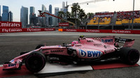 Esteban Ocon při tréninku v Singapuru