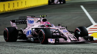 Esteban Ocon při tréninku v Singapuru