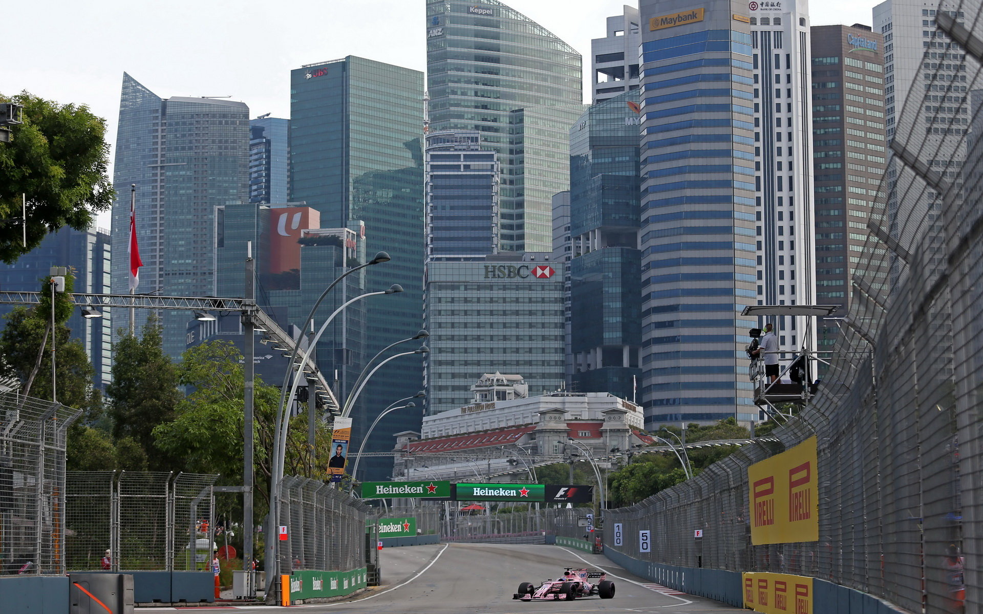 Esteban Ocon při tréninku v Singapuru