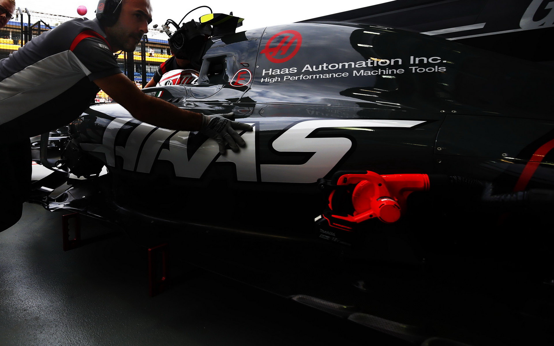 Antonio Giovinazzi při tréninku v Singapuru