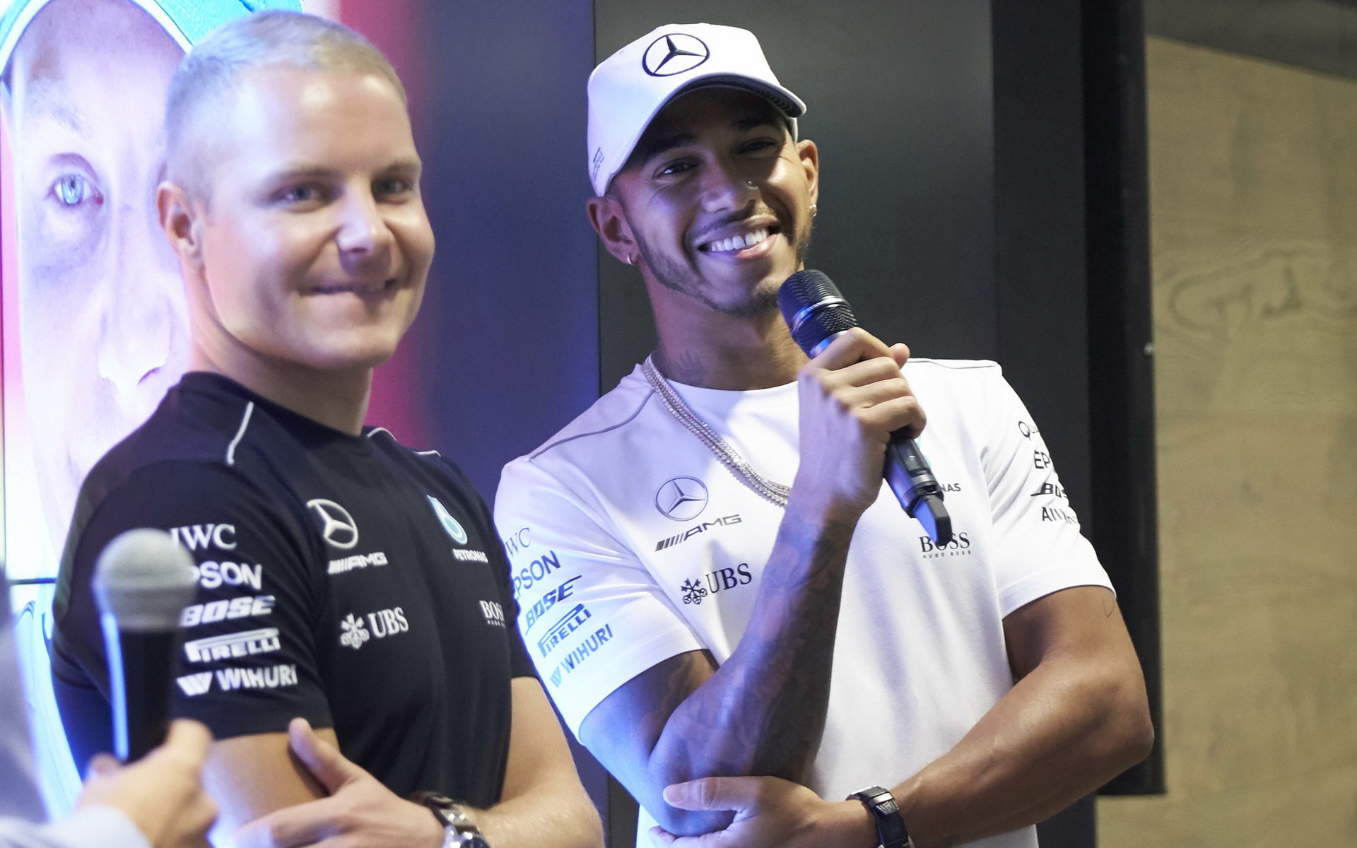 Valtteri Bottas a Lewis Hamilton v Singapuru