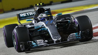 Valtteri Bottas při tréninku v Singapuru