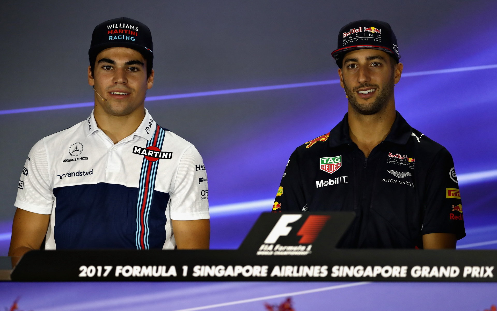 Lance Stroll a Daniel Ricciardo na tiskovce v Singapuru