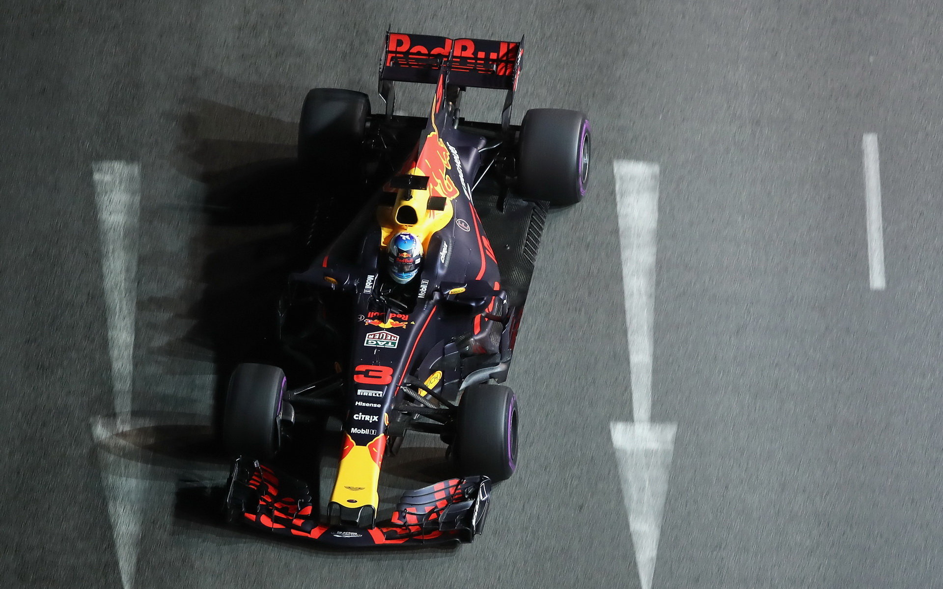 Daniel Ricciardo s Red Bullem v Singapuru