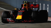 Max Verstappen při tréninku v Singapuru