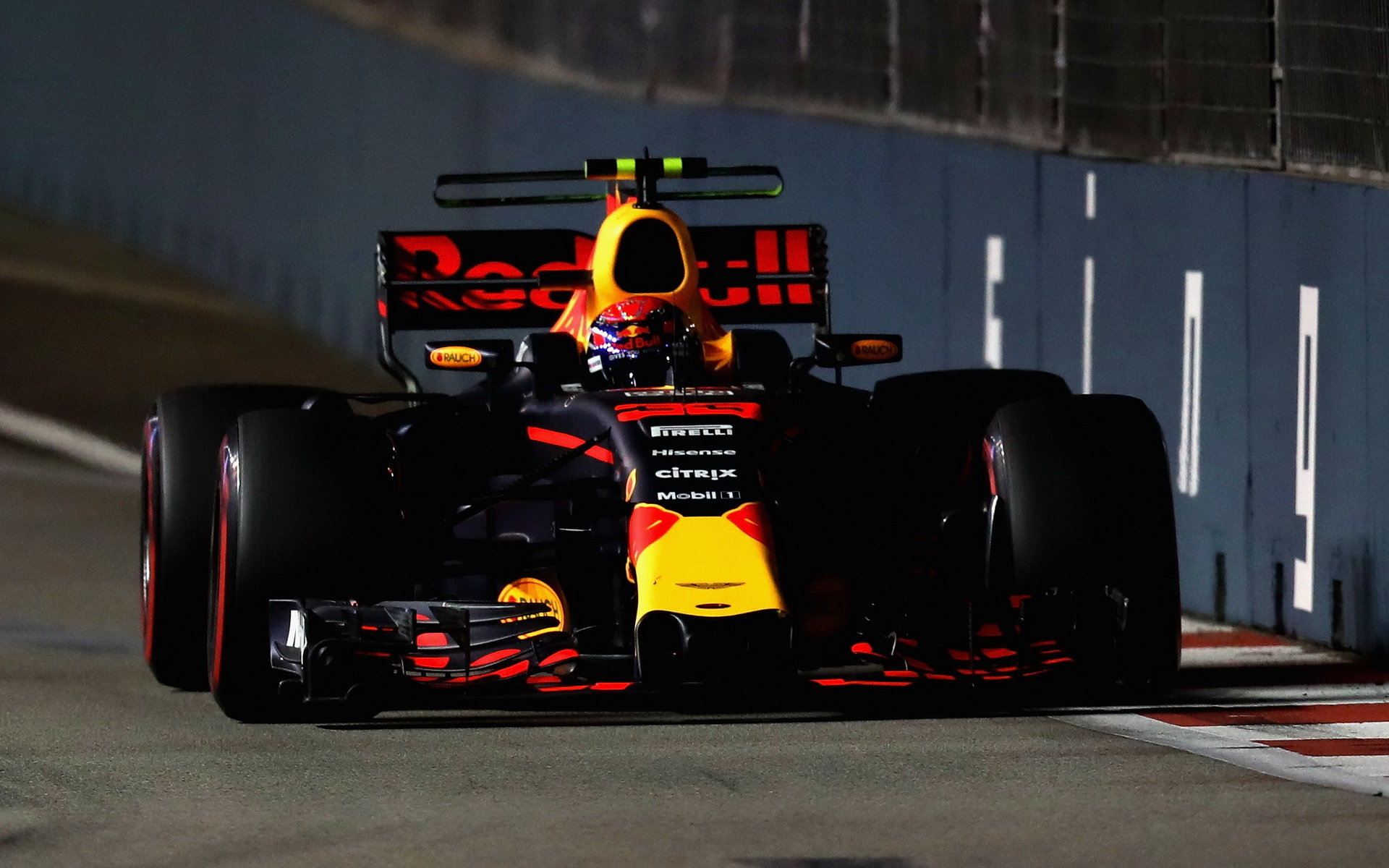 Max Verstappen při tréninku v Singapuru