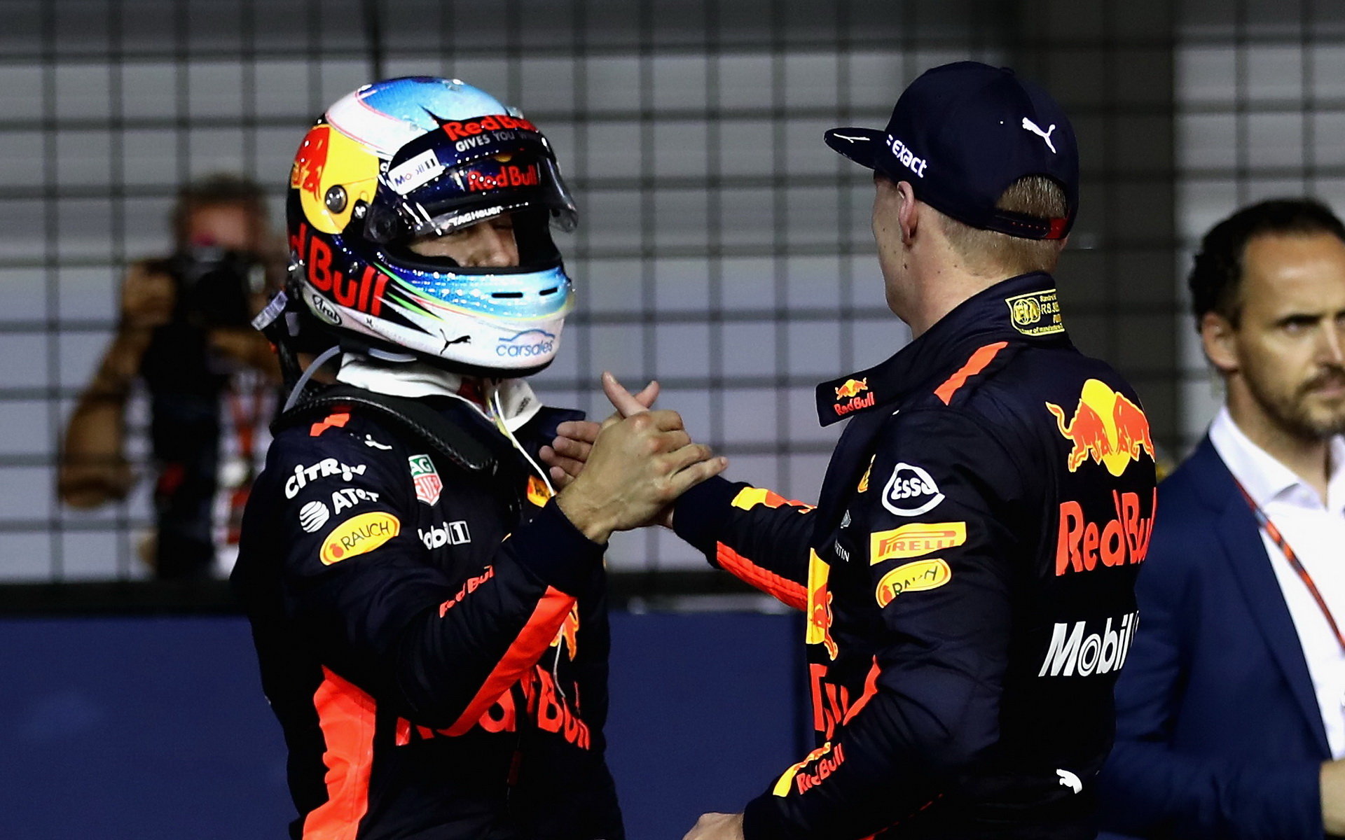 Daniel Ricciardo a Max Verstappen po kvalifikaci v Singapuru