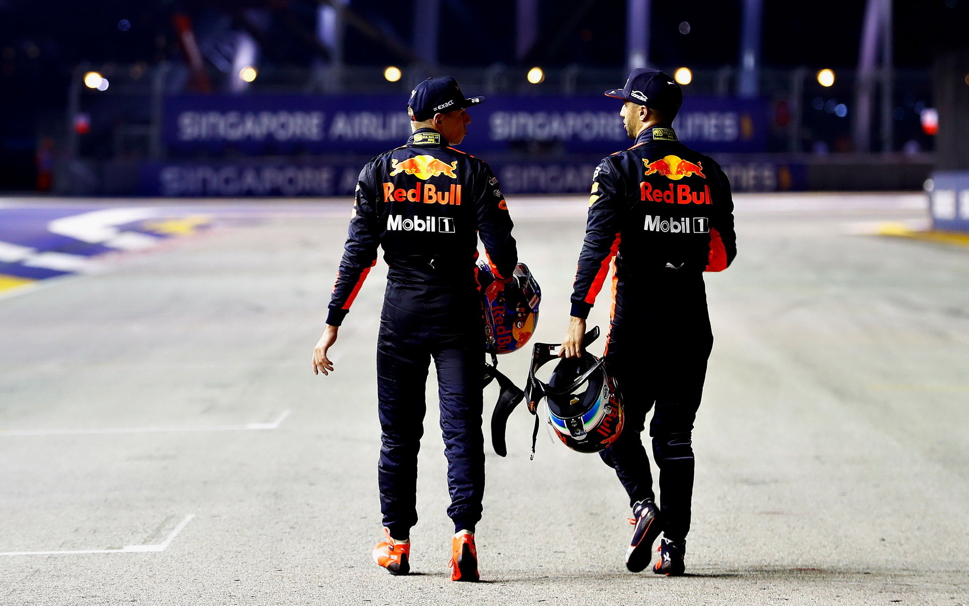 Daniel Ricciardo a Max Verstappen po kvalifikaci v Singapuru