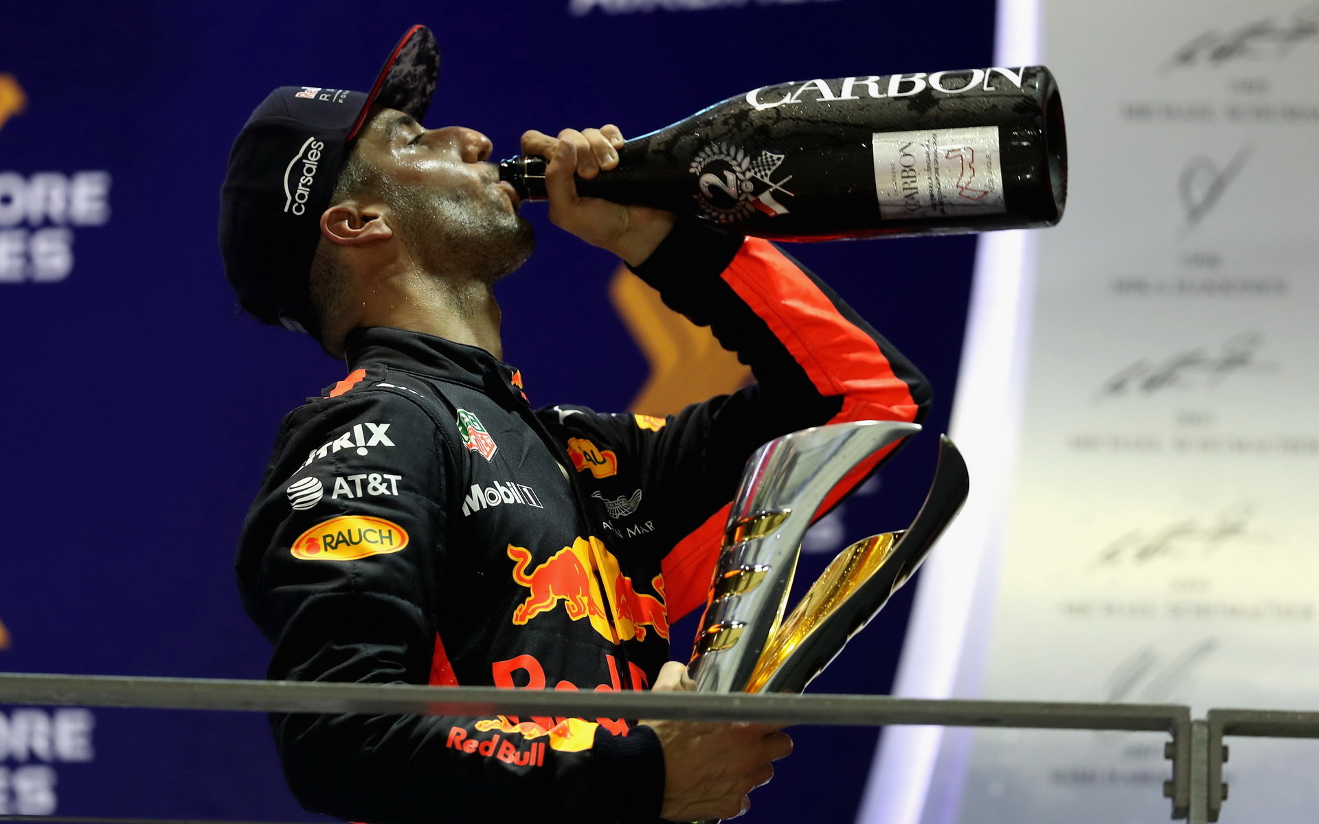 Daniel Ricciardo skončil v Singapuru druhý, čekal ale víc