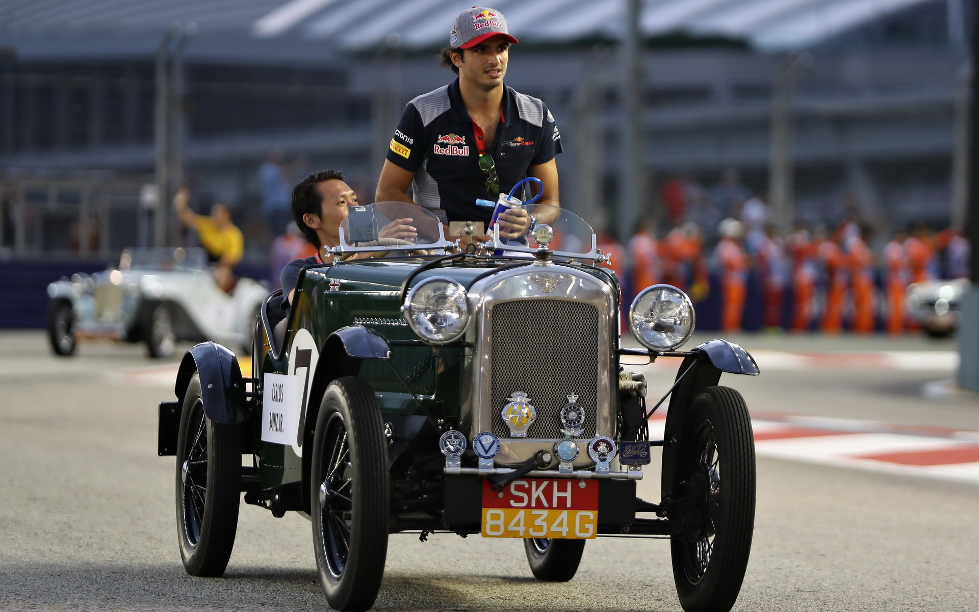 Carlos Sainz při prezentaci před závodem v Singapuru