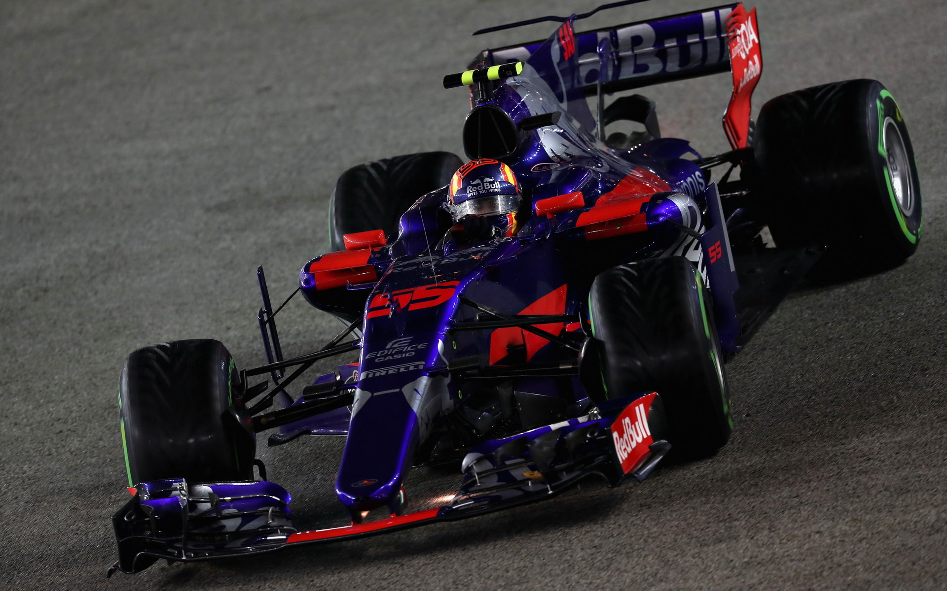 Carlos Sainz v závodě v Singapuru