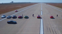 Záběry ze závodu "World's Greatest Drag Race 7", který uspořádal Motor Trend