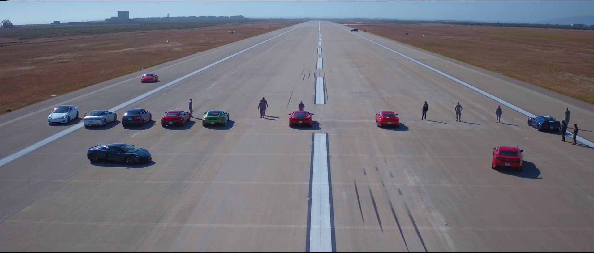 Záběry ze závodu "World's Greatest Drag Race 7", který uspořádal Motor Trend