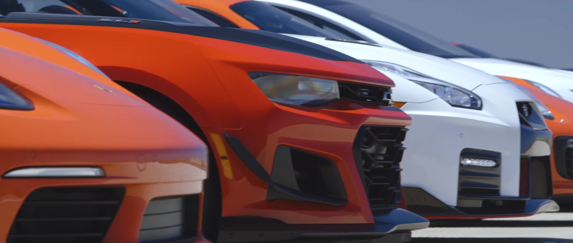 Záběry ze závodu "World's Greatest Drag Race 7", který uspořádal Motor Trend