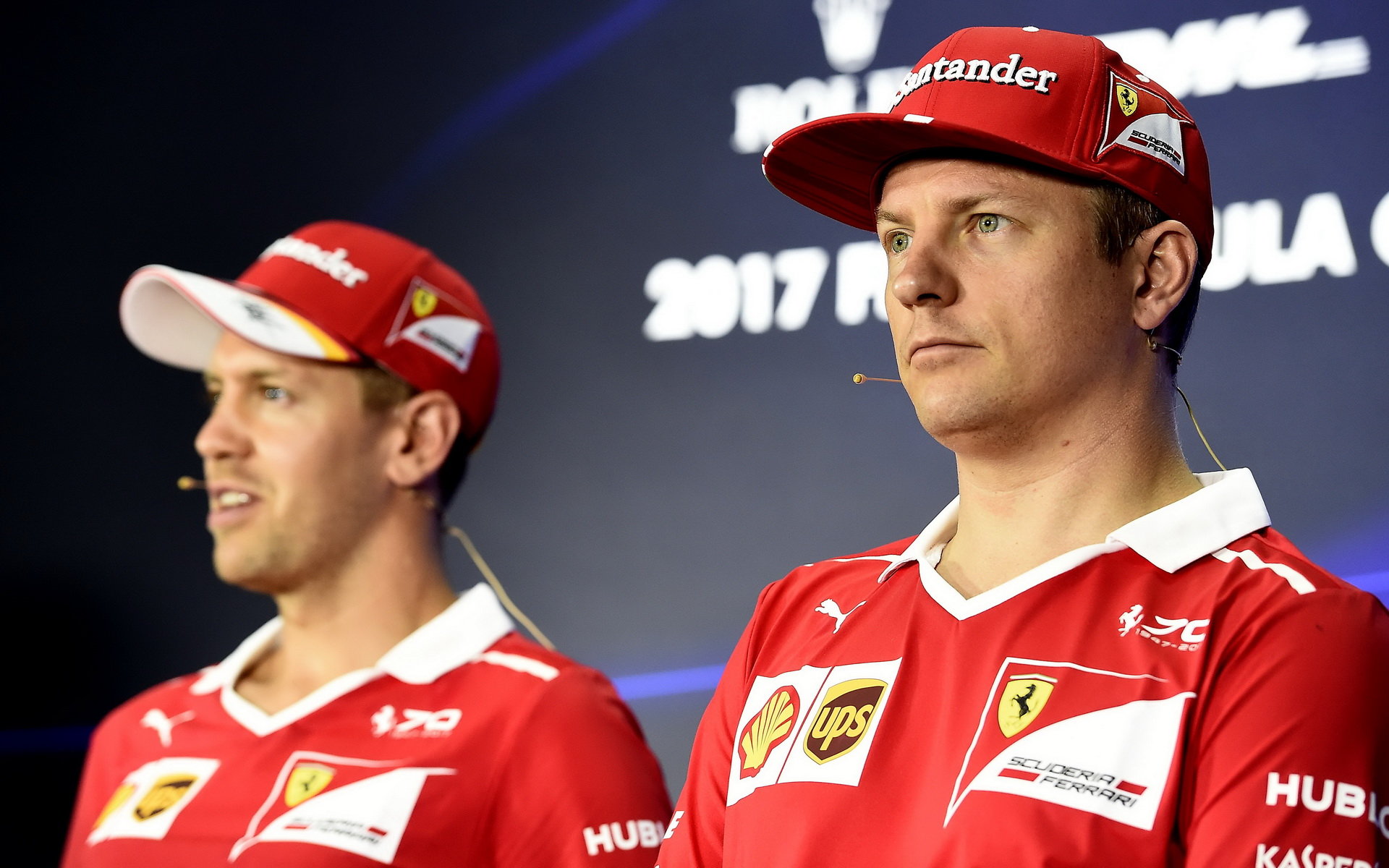 Kimi Räikkönen a Sebastian Vettel na tiskové konferenci v Malajsii
