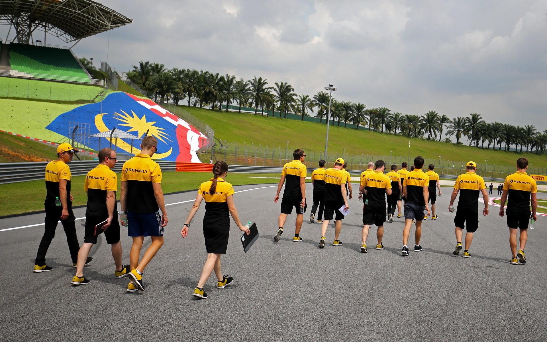 Tým Renault se seznamuje s tratí v Malajsii
