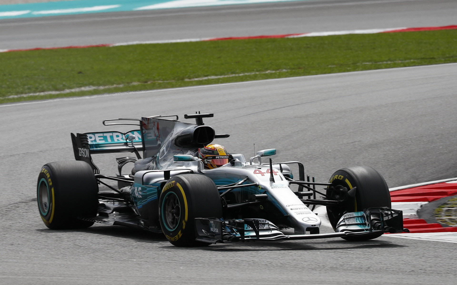 Lewis Hamilton v tréninku v Malajsii