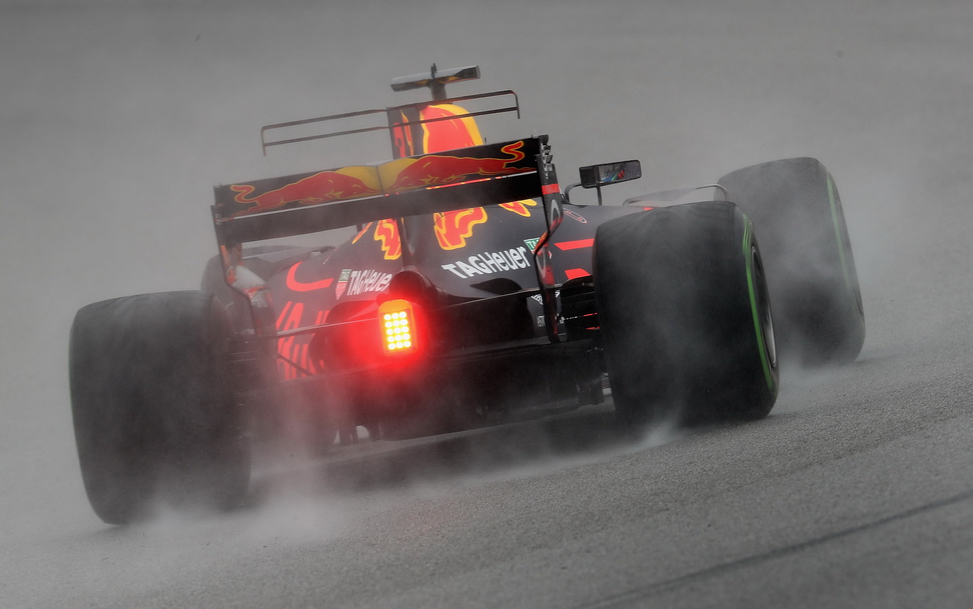 Daniel Ricciardo za deštivého tréninku v Malajsii