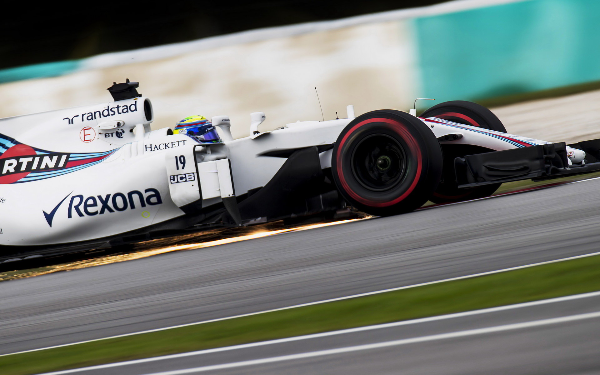 Felipe Massa jiskří v tréninku v Malajsii