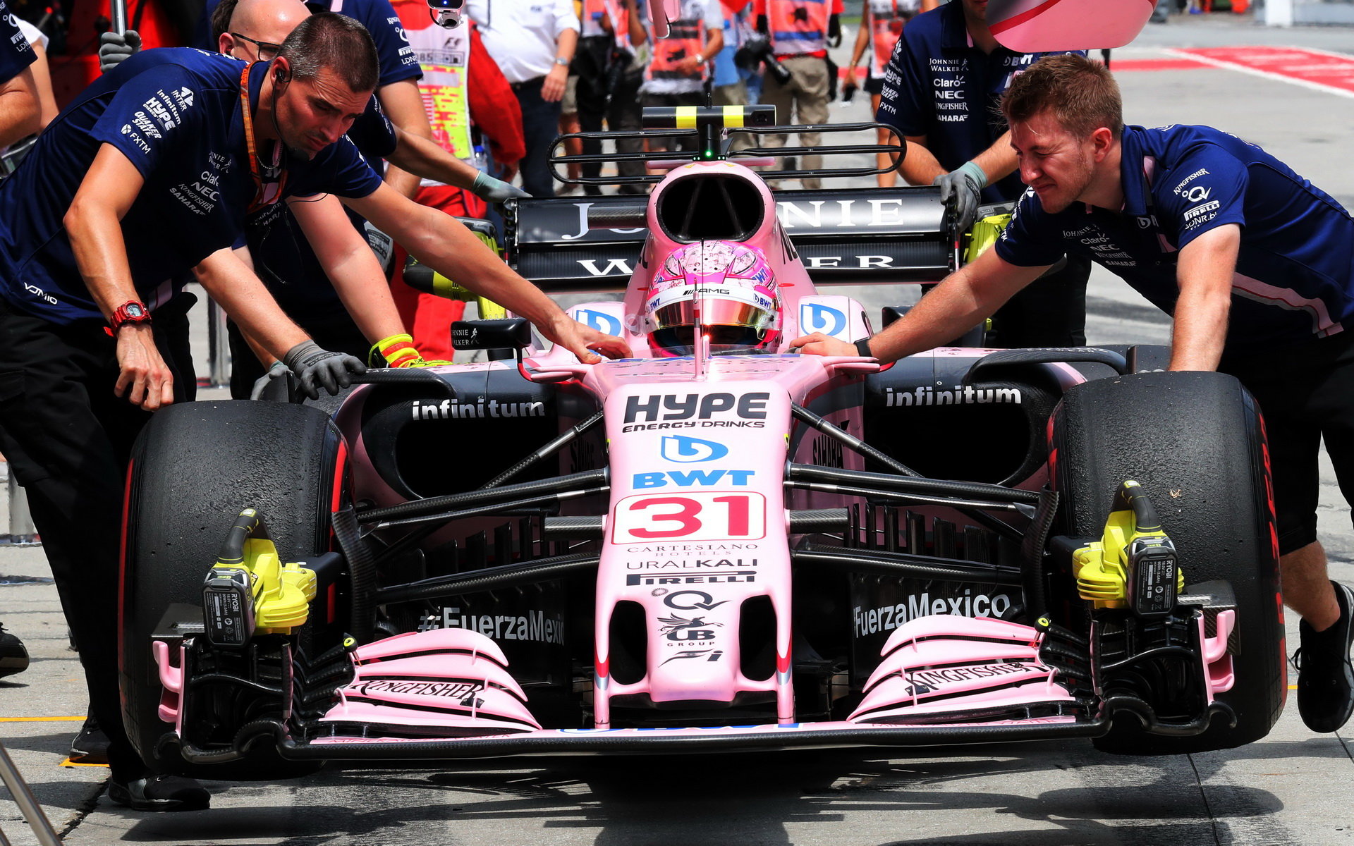 Esteban Ocon v kvalifikaci v Malajsii