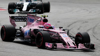 Esteban Ocon v kvalifikaci v Malajsii