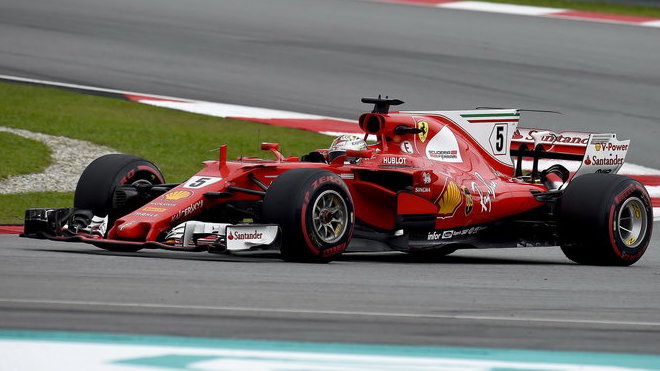 Sebastian Vettel musel v Japonsku odstoupit kvůli vadné svíčce