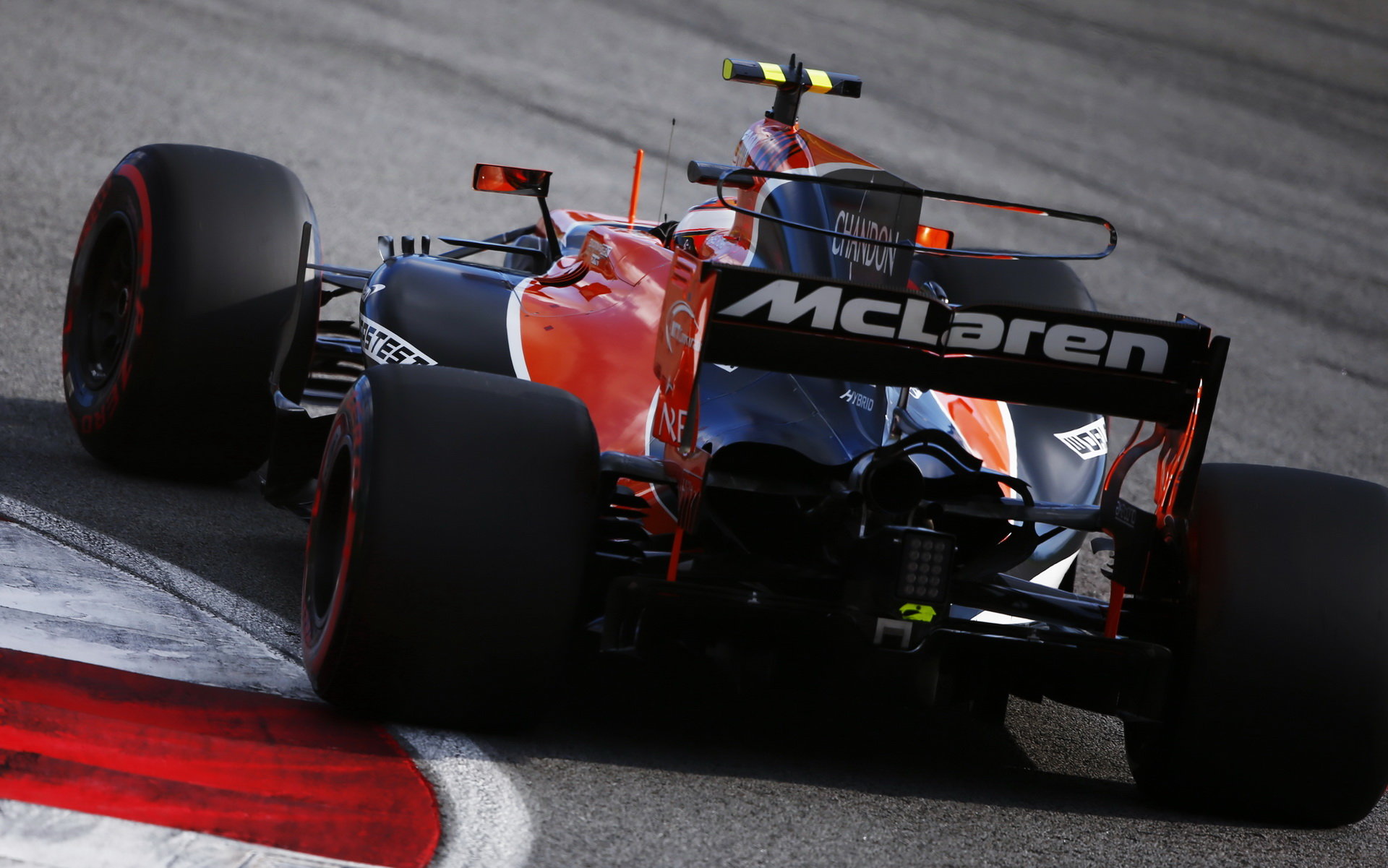 McLaren usilovně pracuje na přípravě nového vozu, příští rok začne poznávat motor, s kterým má Red Bull již spoustu zkušeností