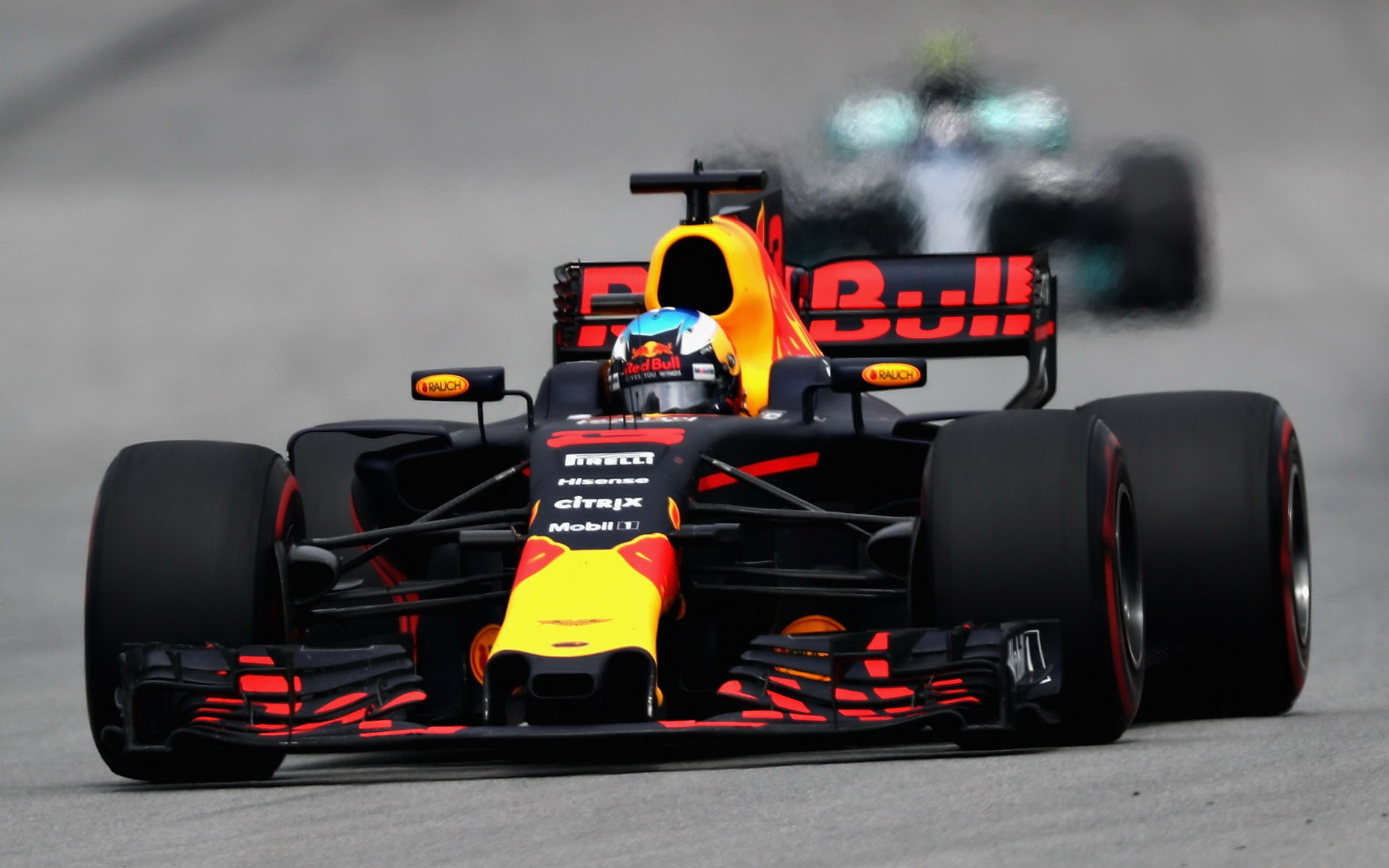 Daniel Ricciardo svému týmu pro rok 2018 věří