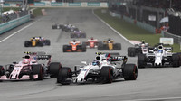 Estaban Ocon, Felipe Massa a Lance Stroll v závodě v Malajsii