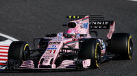 Esteban Ocon v závodě v Japonsku