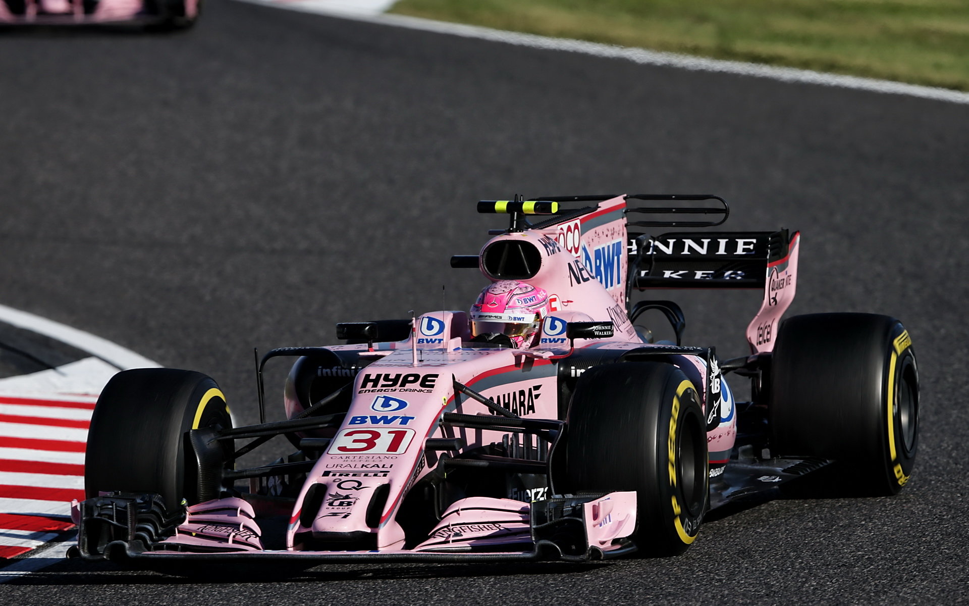 Esteban Ocon v závodě v Japonsku